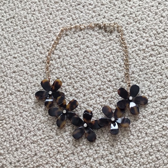 Jewelry - Floral necklace